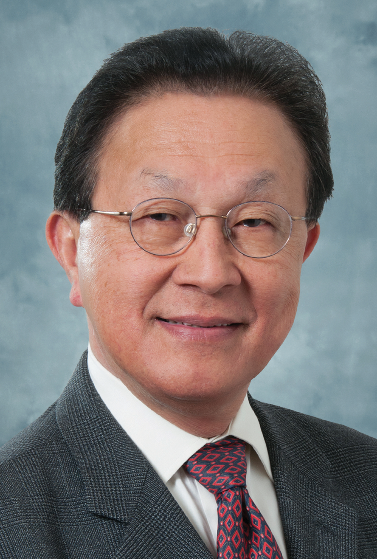 Ernie Balcueva,M.D.